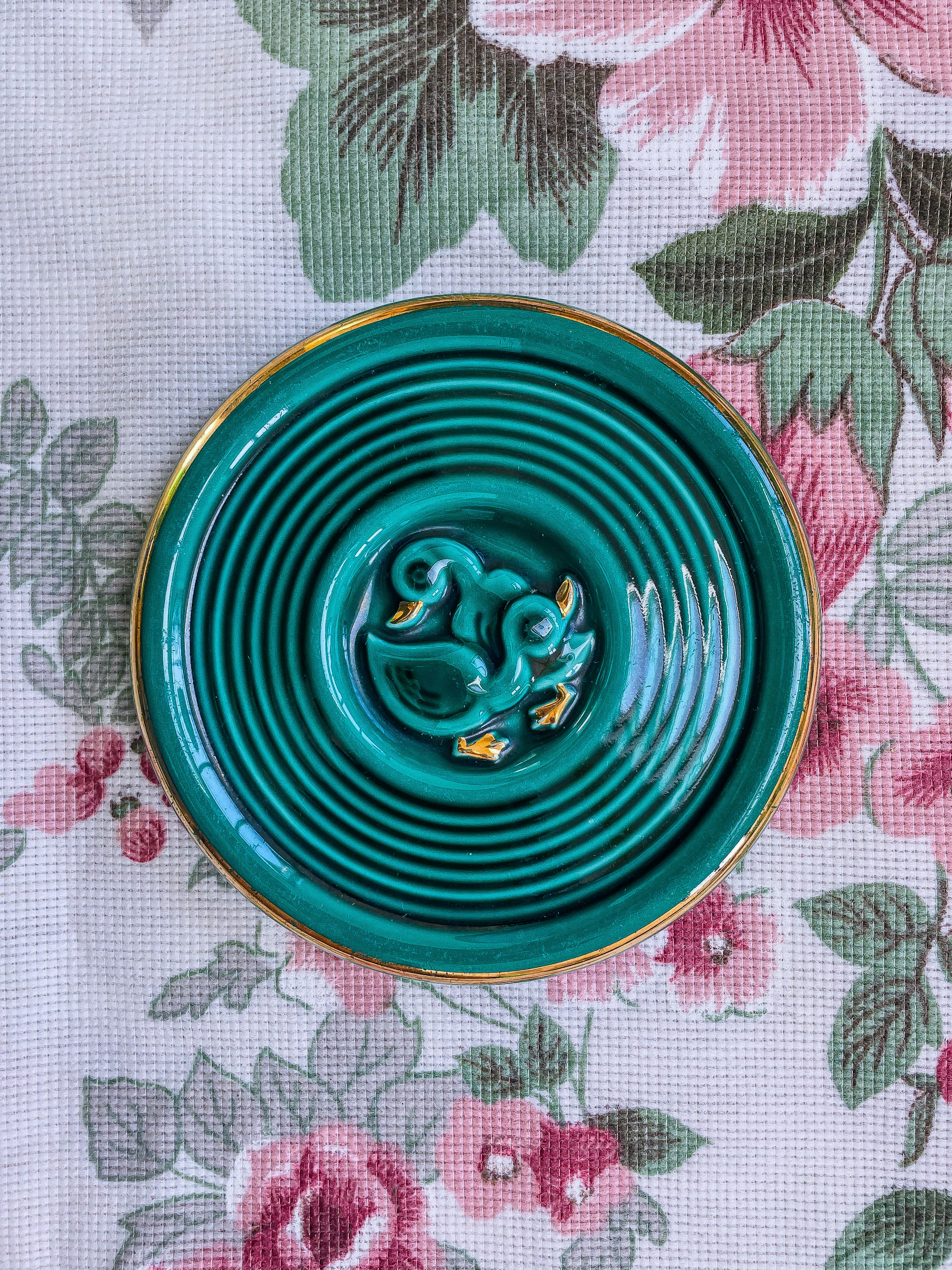 Ensemble de dessous de plats en barbotine