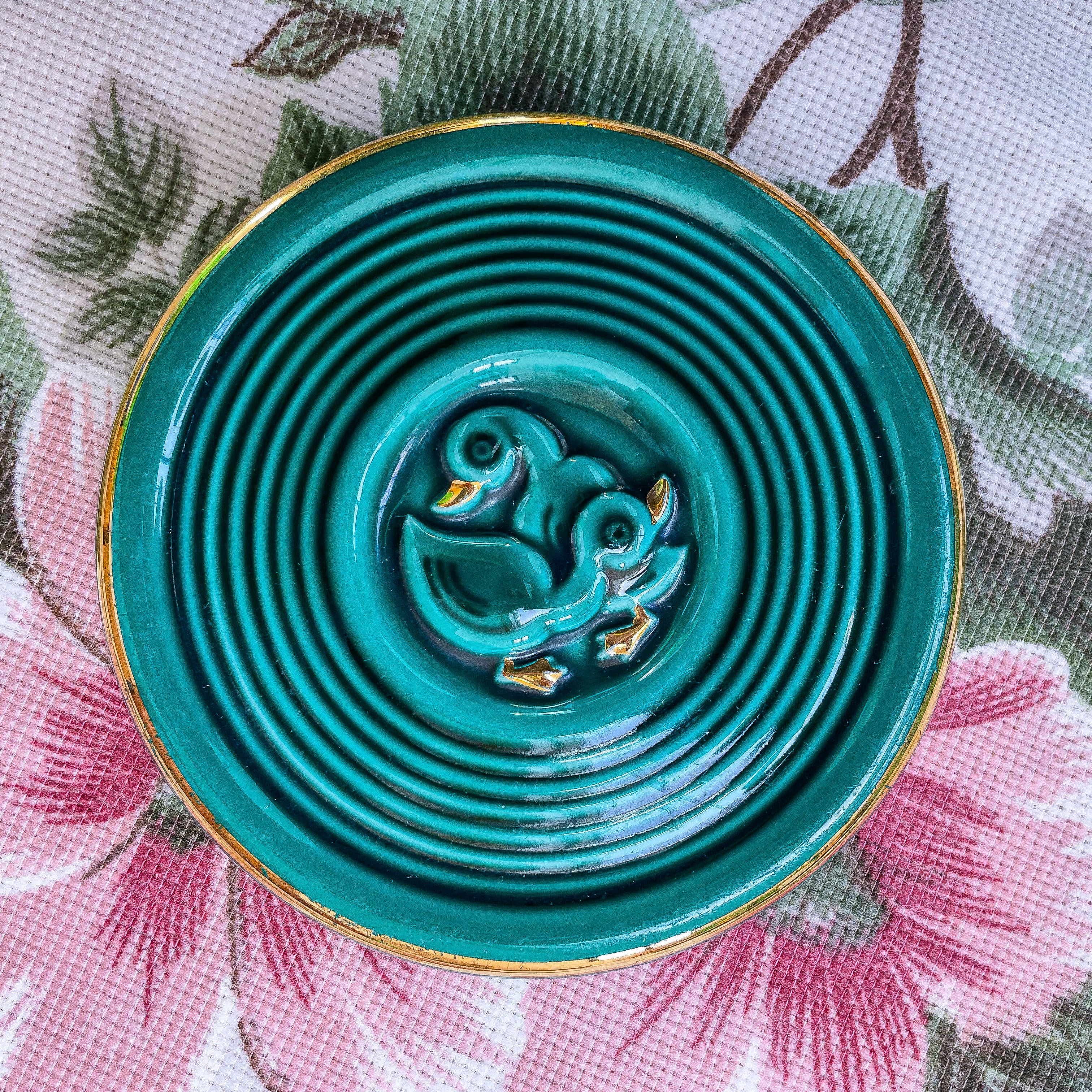 Ensemble de dessous de plats en barbotine