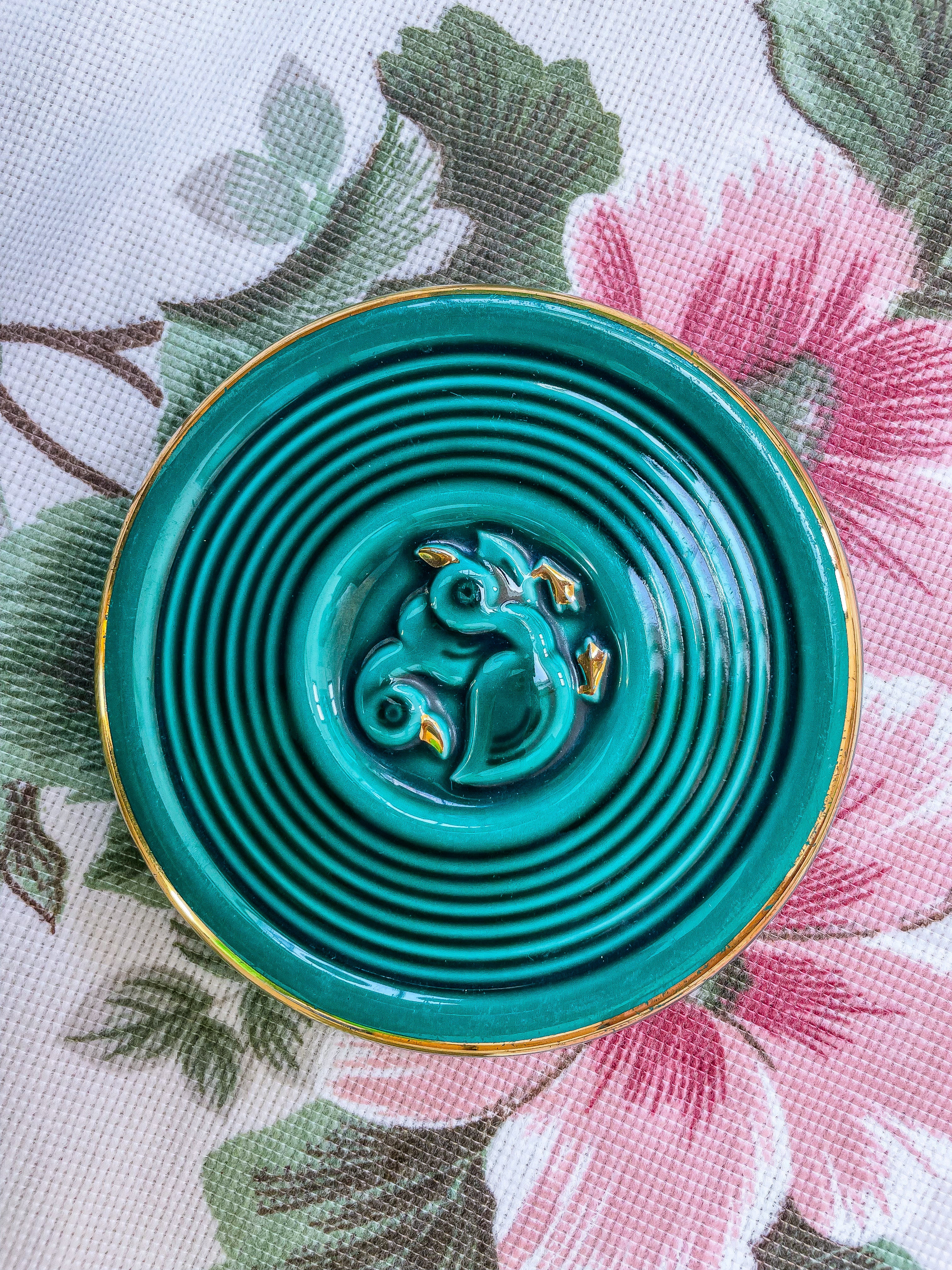 Ensemble de dessous de plats en barbotine