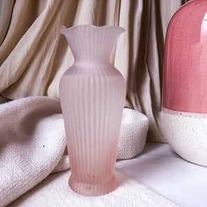 Vase en verre rosé
