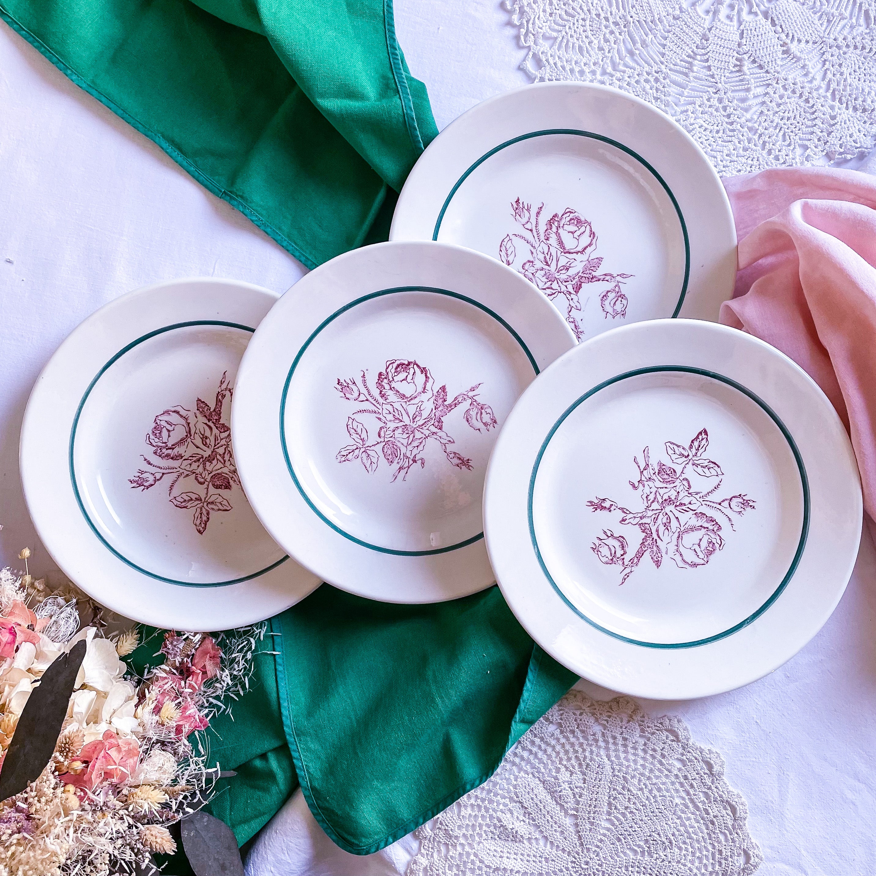 Set de 4 assiettes rose et verte