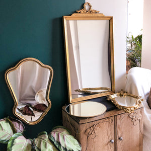 Grand miroir en bois doré à la feuille d’or